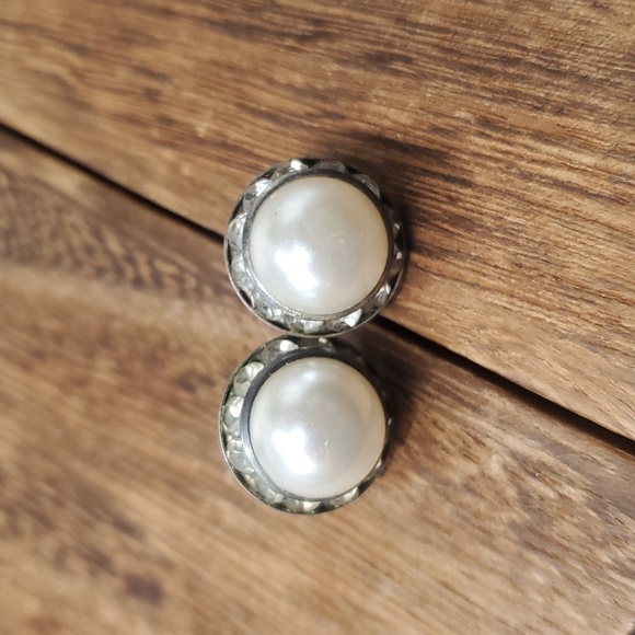 E502 - Picture 1 of 2